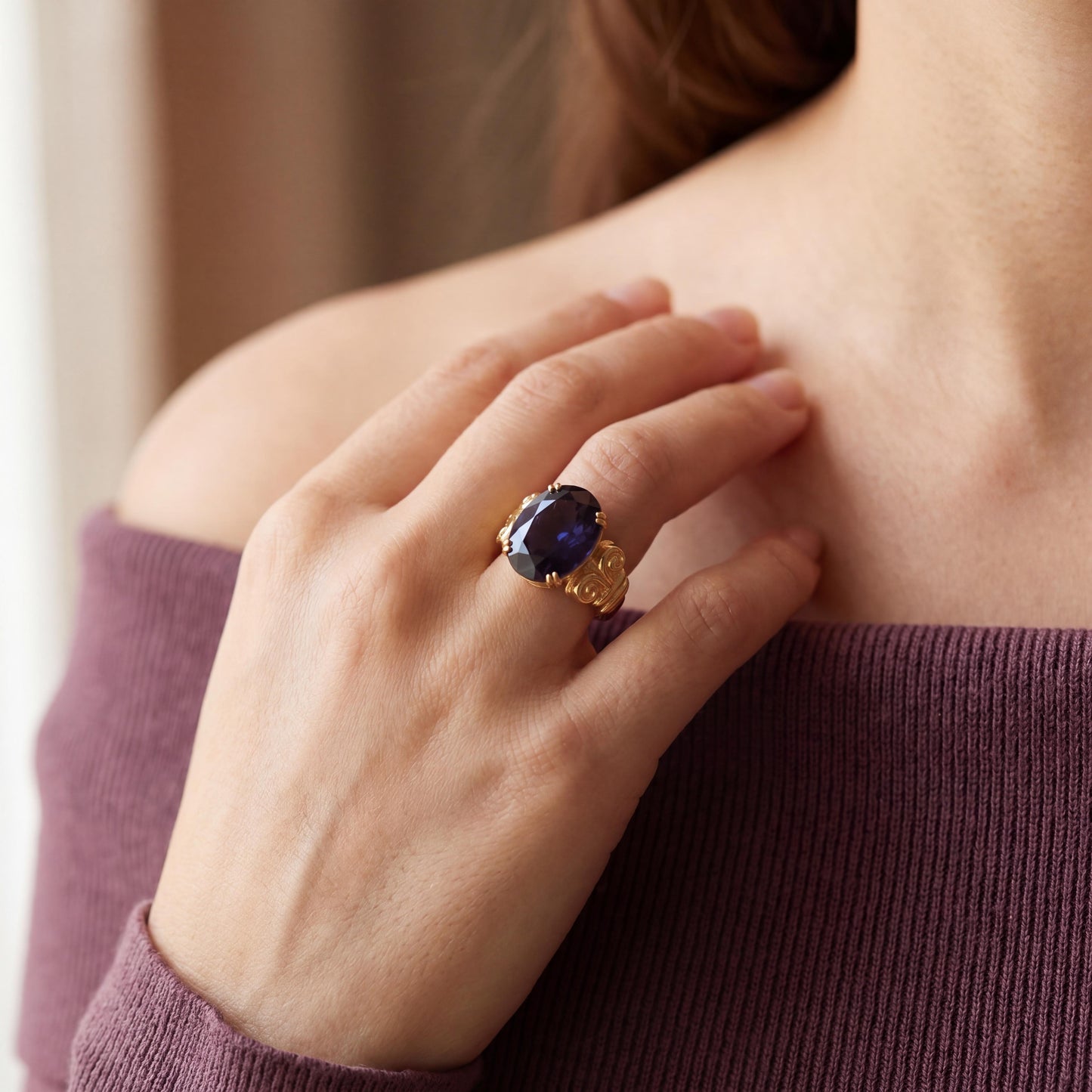 Late 20th Century 14k Yellow Gold 7 Carat Oval Iolite Column Style Ring