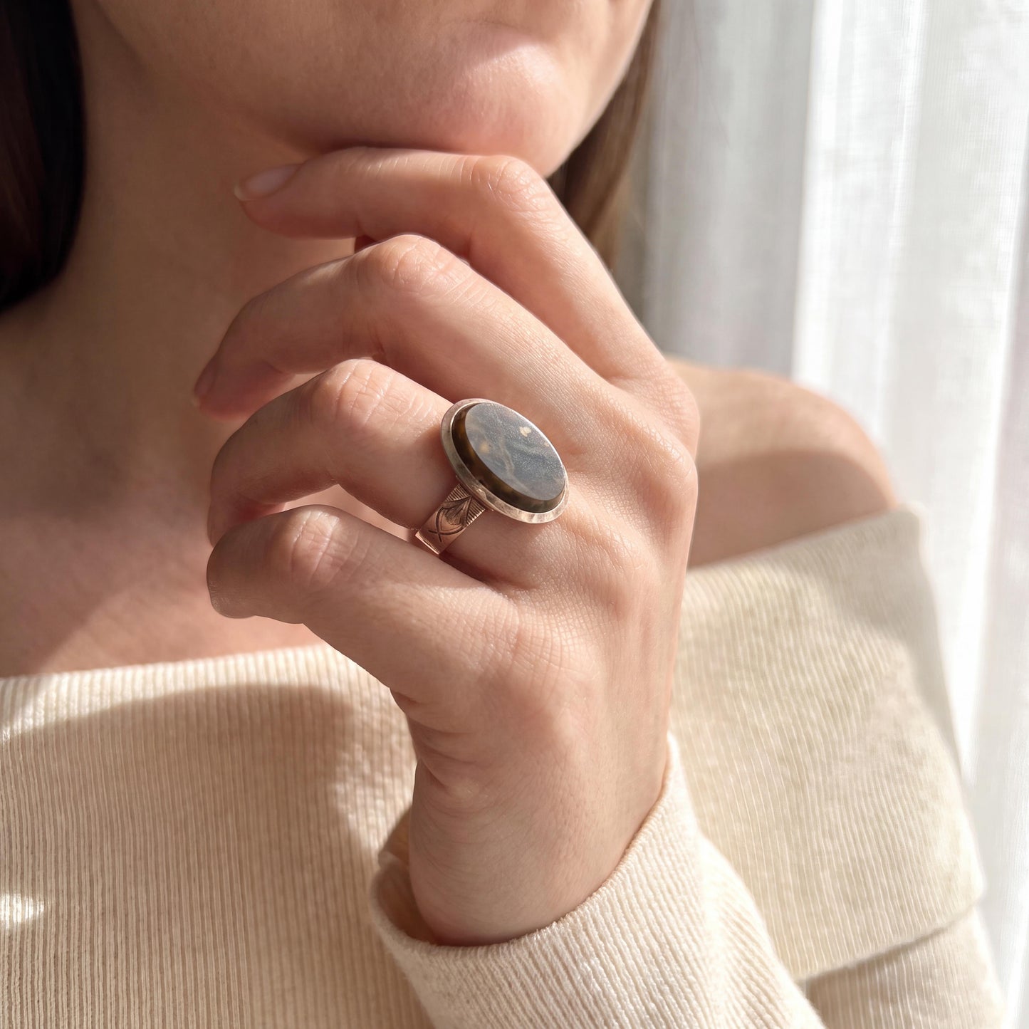 Victorian 14k Yellow Gold Variegated Brown Agate Ring