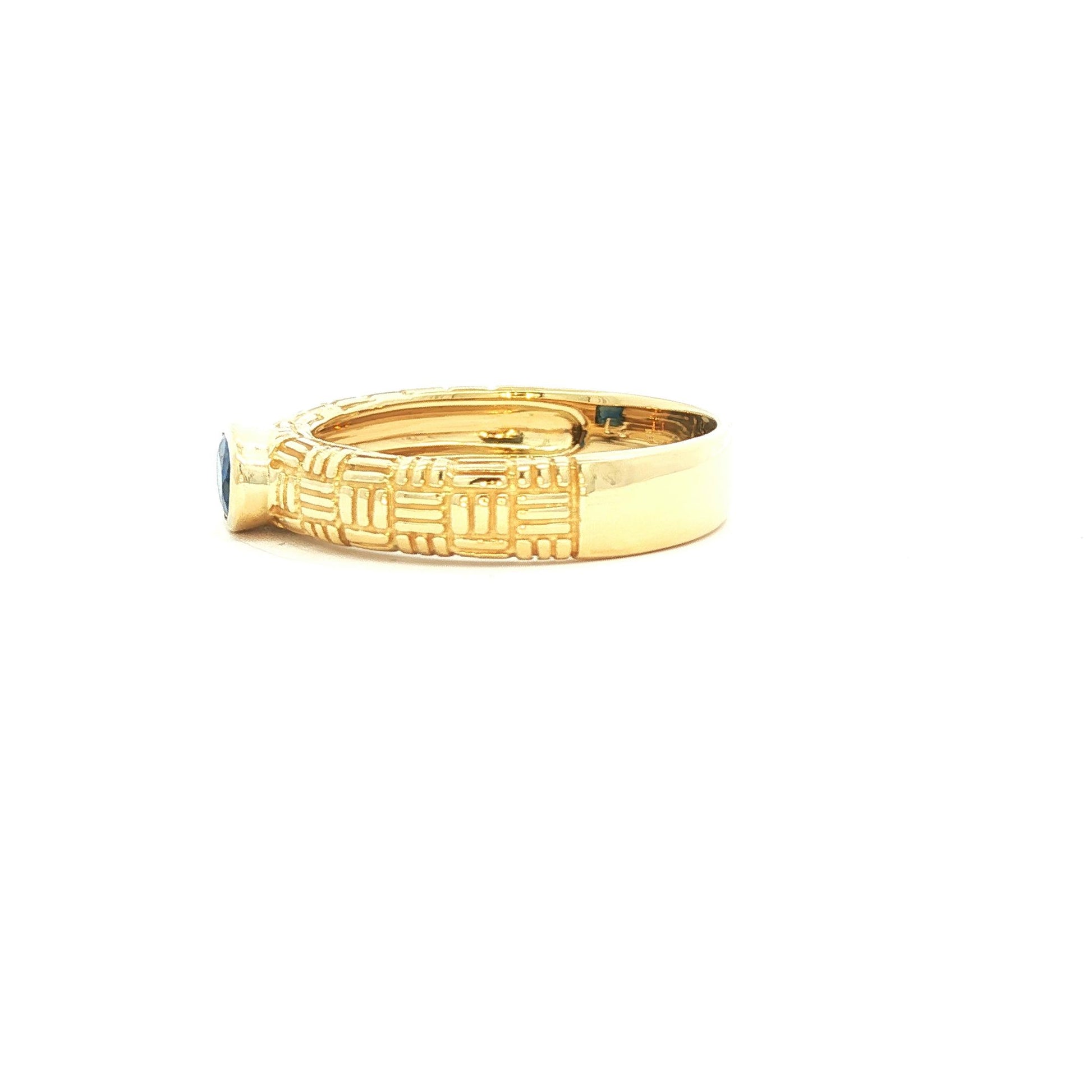 18k yellow gold Suna oval natural sapphire parquet design band ring