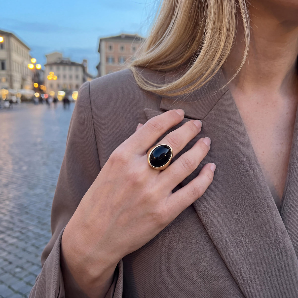 Late 20th-Century 14 Karat Yellow Gold Black Onyx Bold Ring