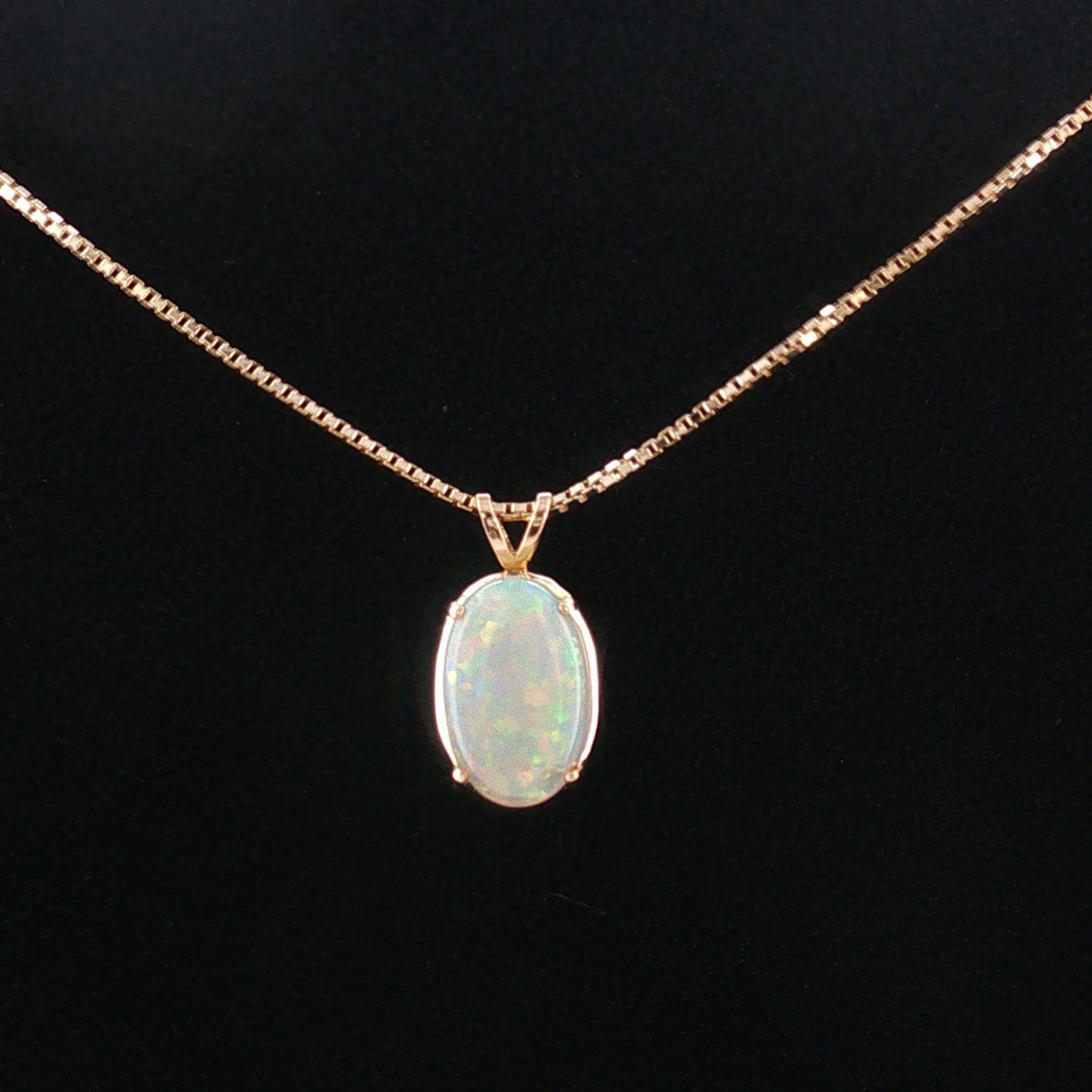 Mid-Century 14 Karat Yellow Gold Oval Natural Opal Necklace