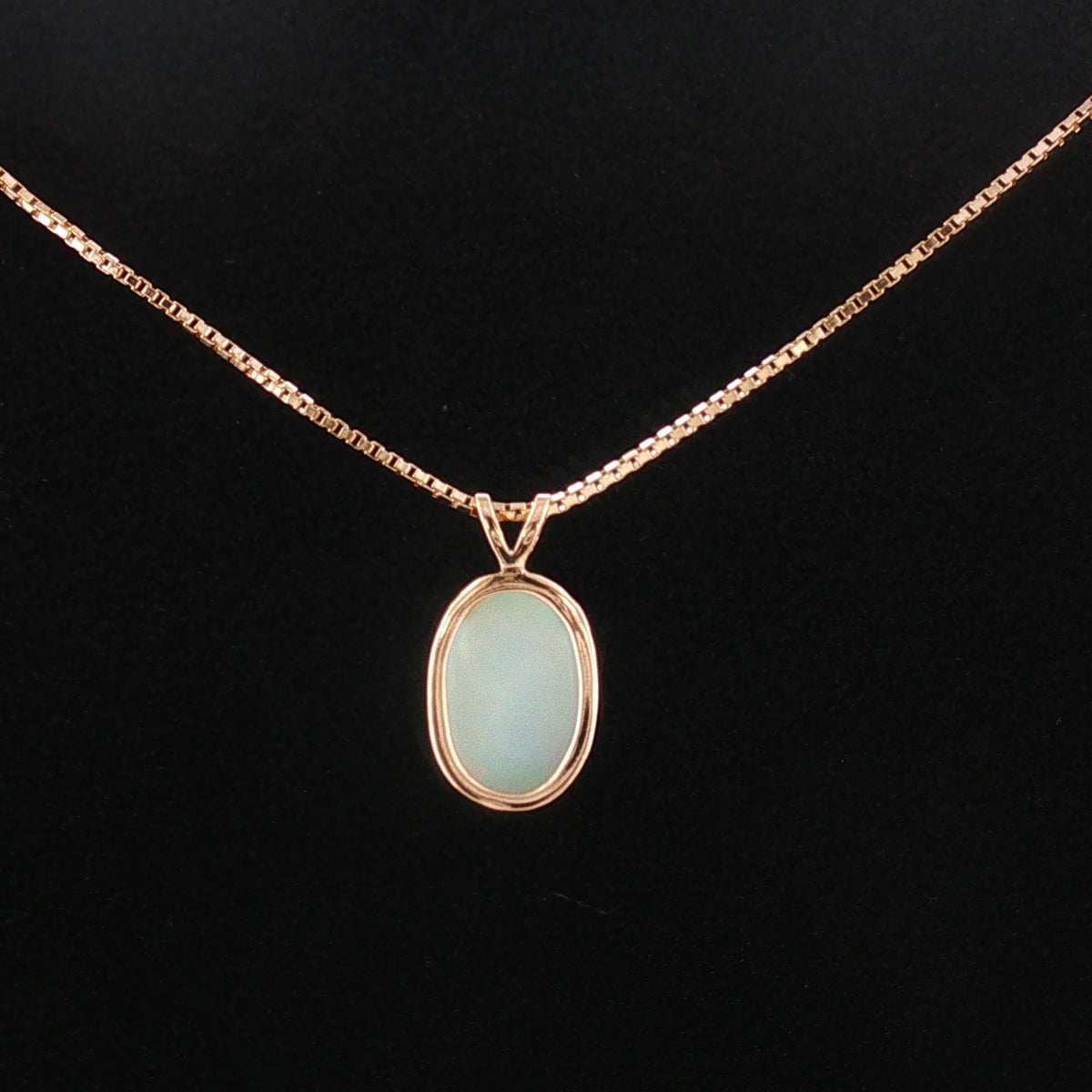 Mid-Century 14 Karat Yellow Gold Oval Natural Opal Necklace