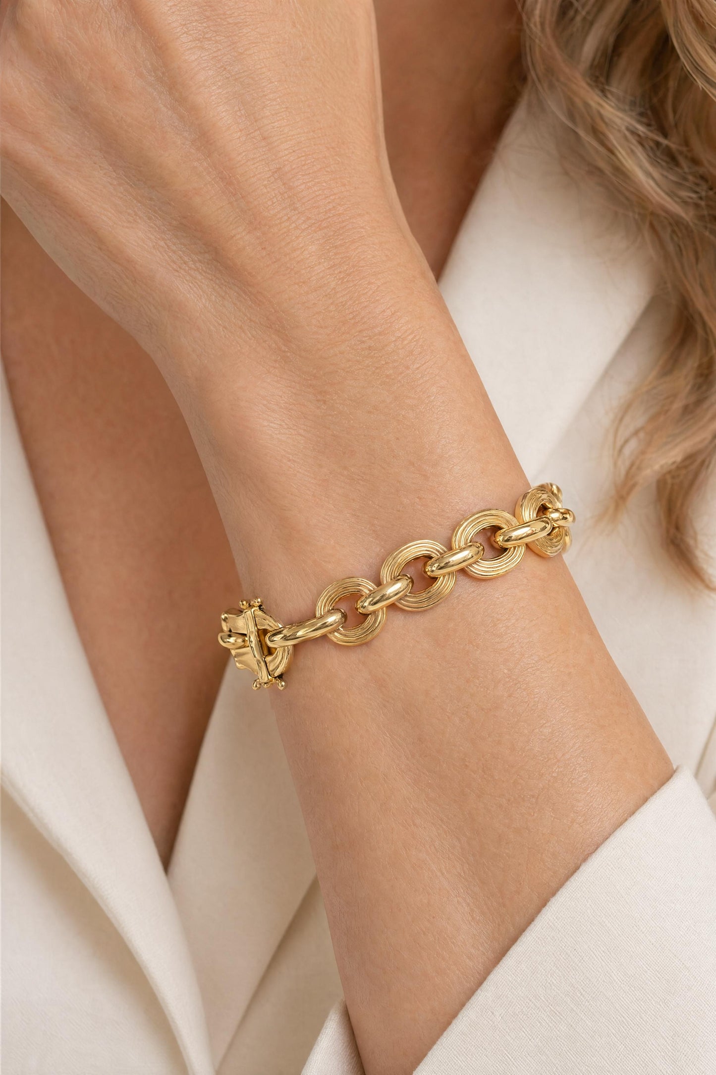 Late 20th Century 14k Yellow Gold Chunky Combination Finished Oval Link Bracelet