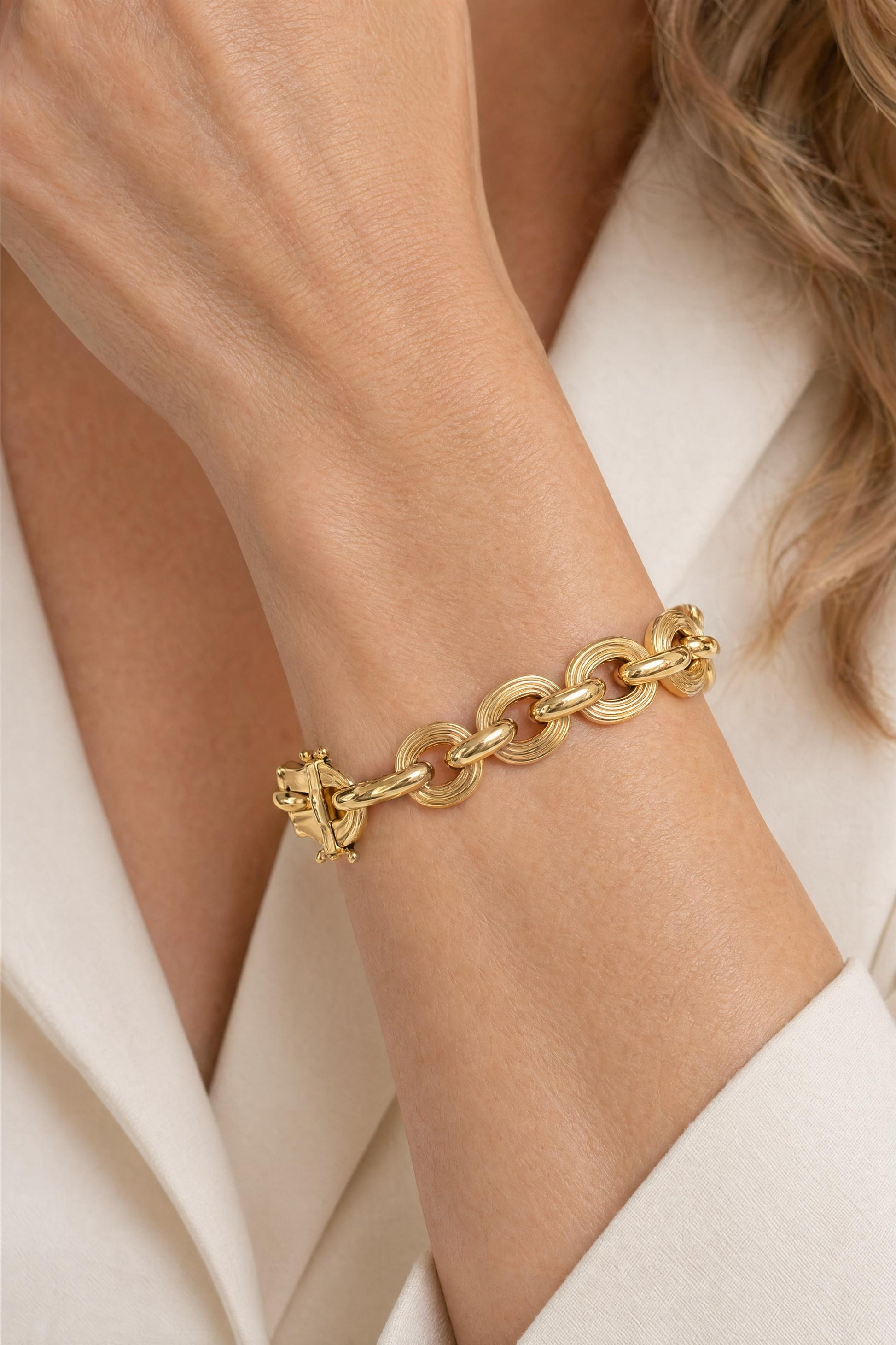 Late 20th Century 14k Yellow Gold Chunky Combination Finished Oval Link Bracelet