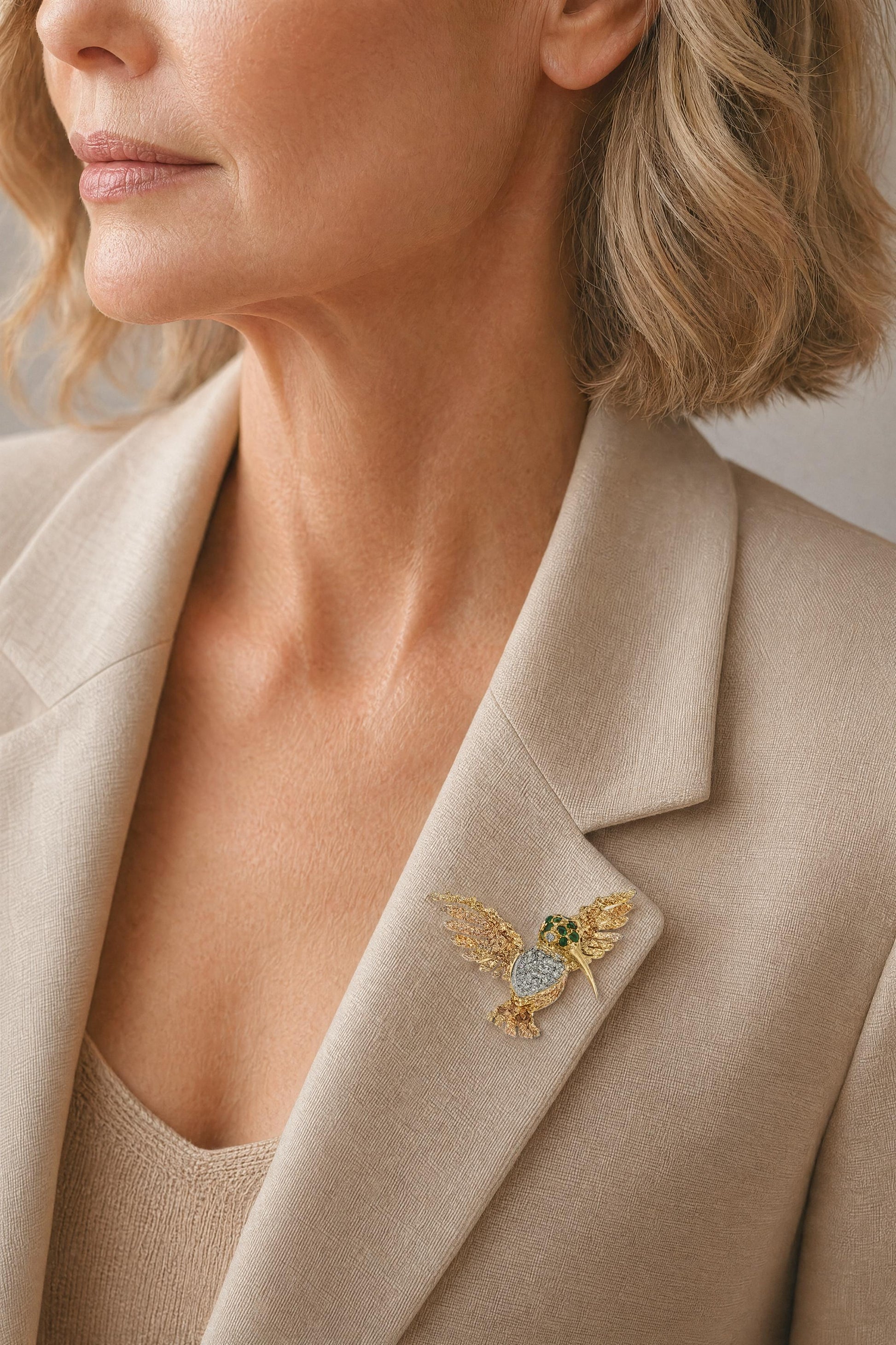Mid-Century 18k yellow gold Emerald and Diamond Hummingbird Pin