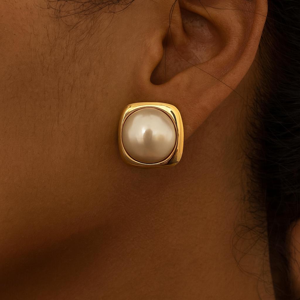 Vintage 14kyg Classic Mabe Pearl Button Earrings