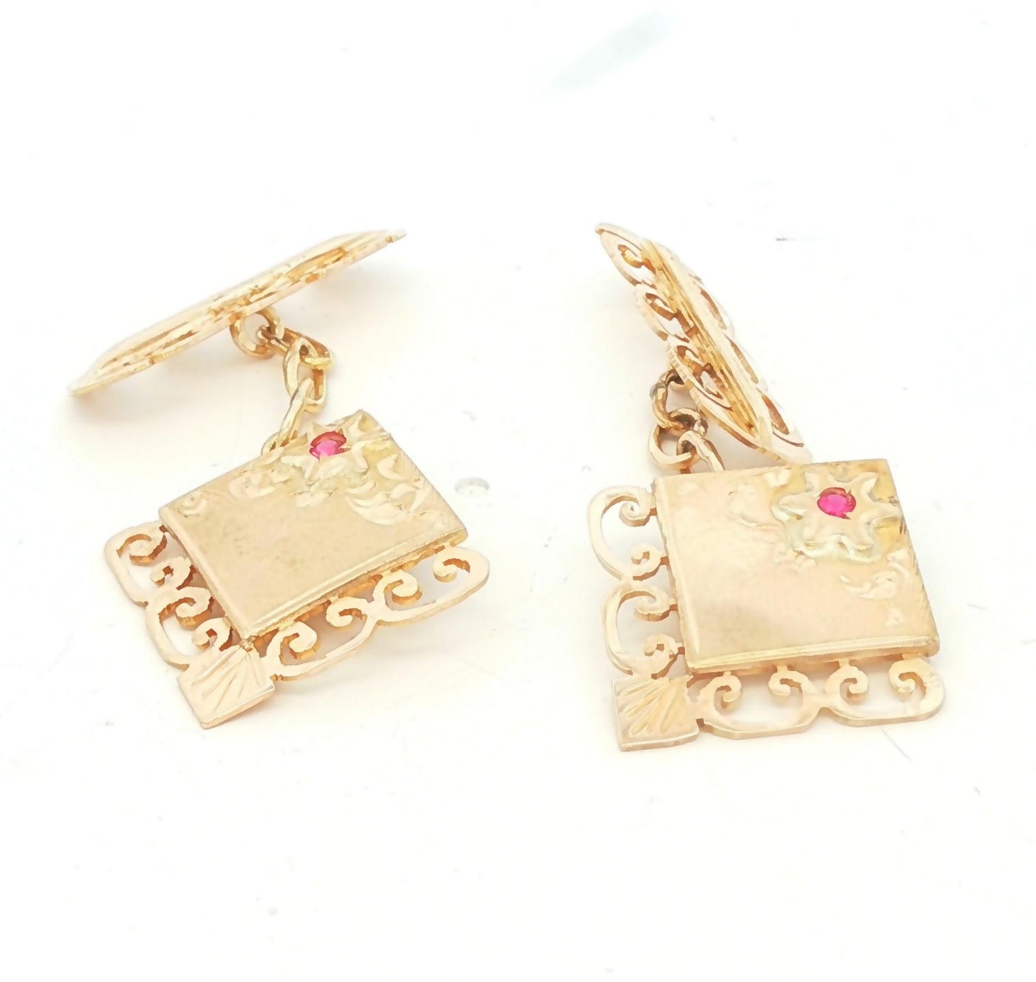 14k yellow gold Lacey Red Glass Stones Cufflinks