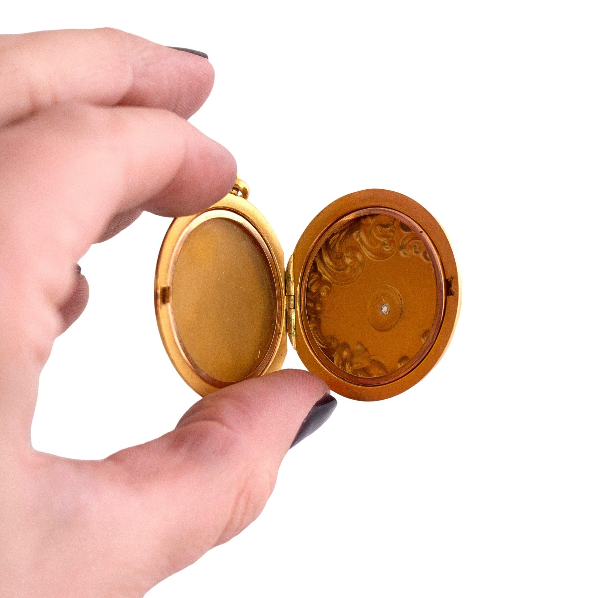 Antique 18K Gold Scroll Design Locket