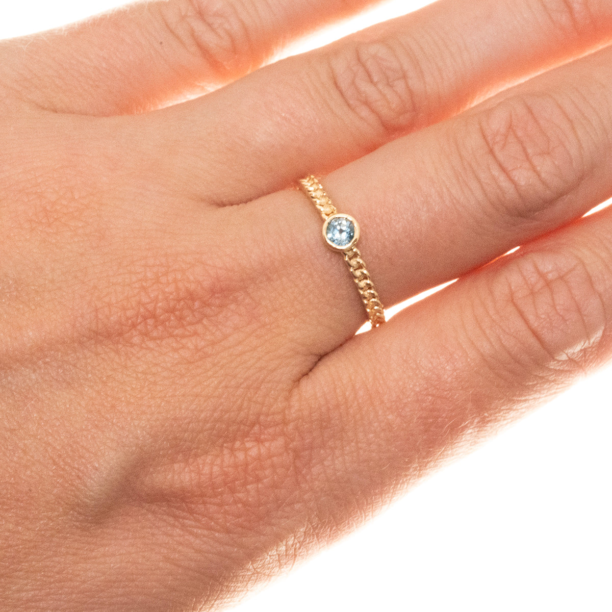 Chain link Montana sapphire stacking ring