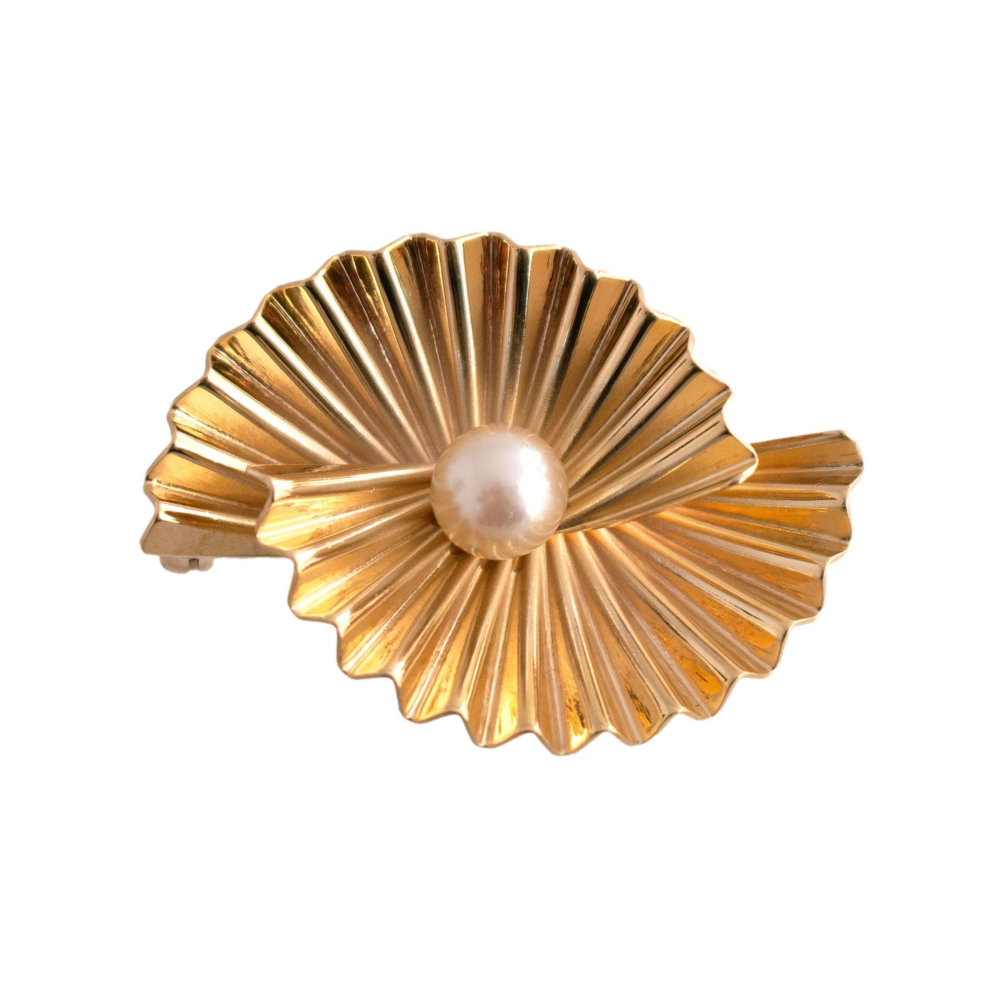 14k yellow gold Mid Century Folded Cultured Pearl Brooch