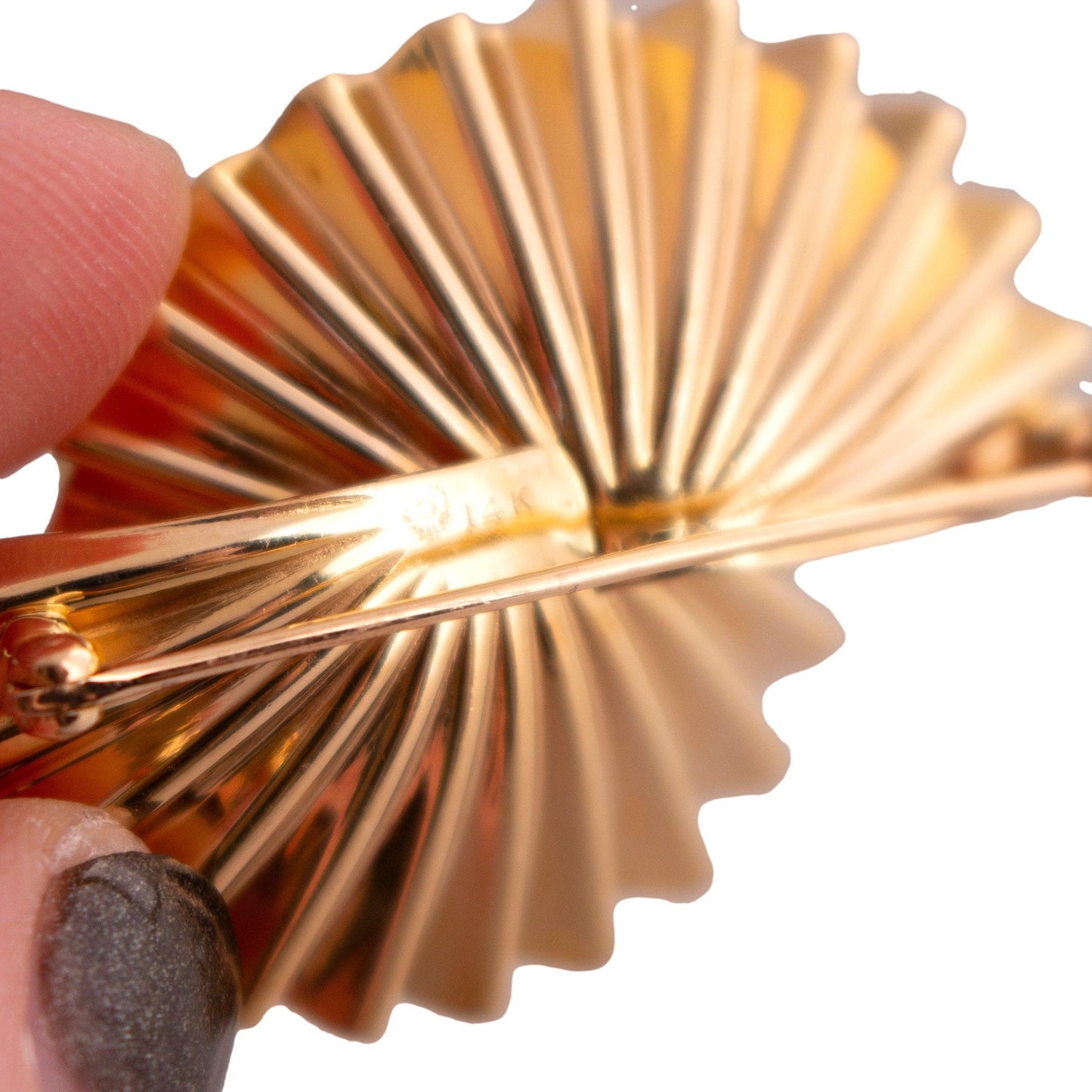 14k yellow gold Mid Century Folded Cultured Pearl Brooch