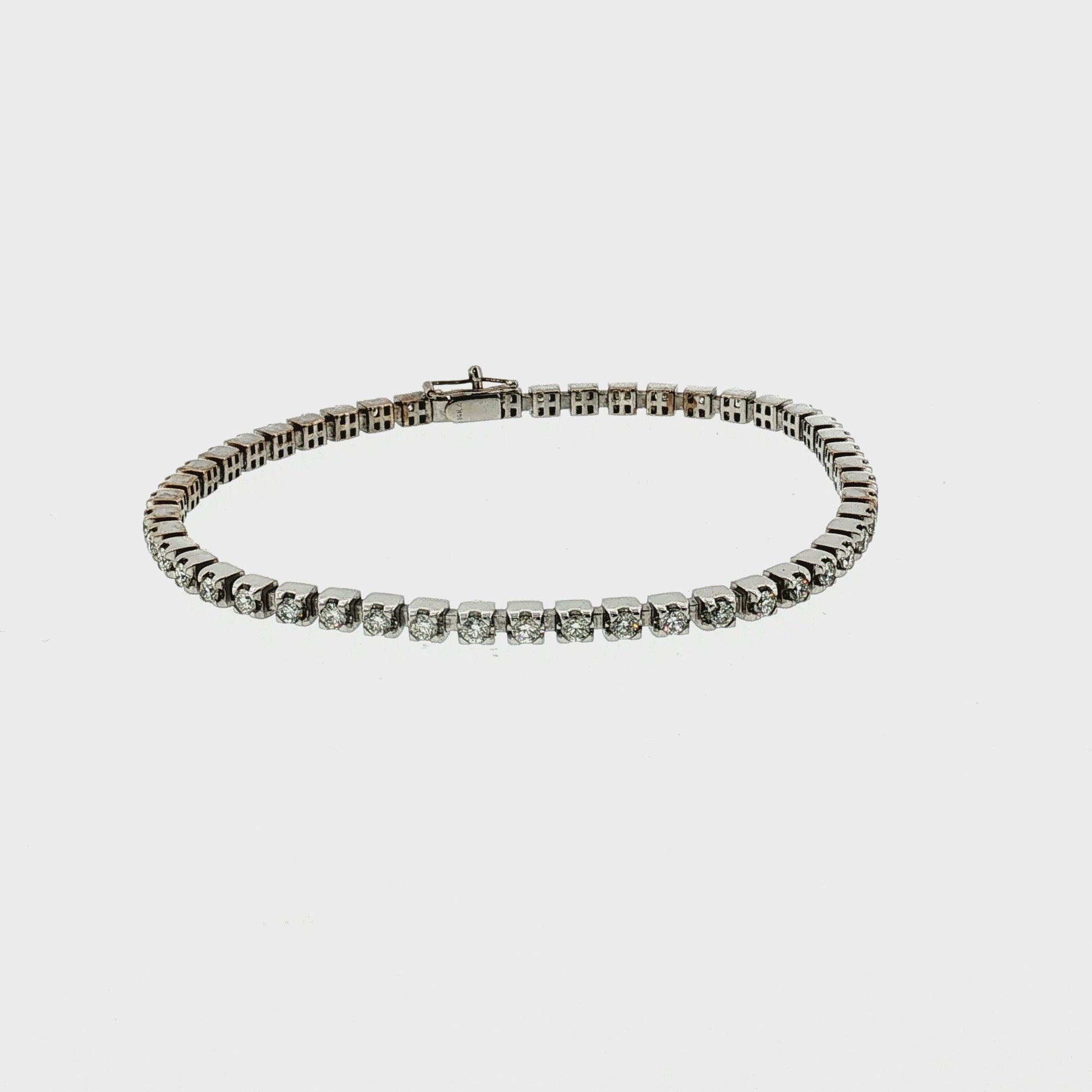 21st-Century 14k White Gold 48 Natural Diamonds Weighing 2.9 Carat Bracelet