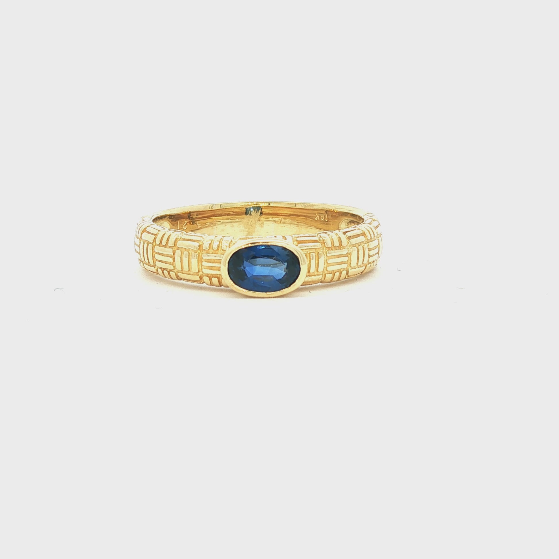 18k yellow gold Suna oval natural sapphire parquet design band ring