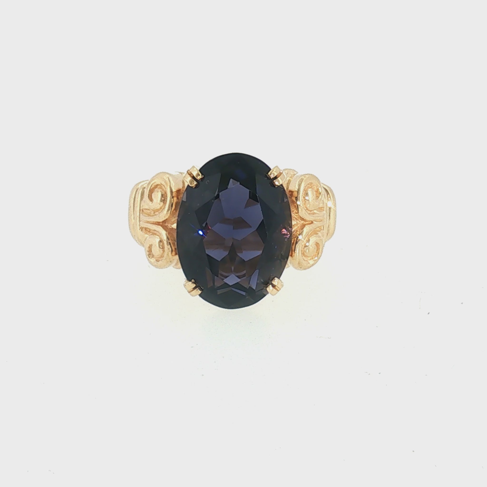 Late 20th Century 14k Yellow Gold 7 Carat Oval Iolite Column Style Ring