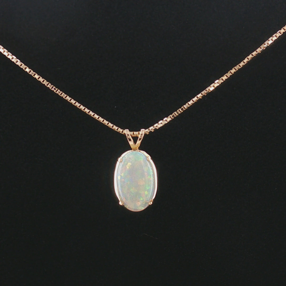 Mid-Century 14 Karat Yellow Gold Oval Natural Opal Necklace