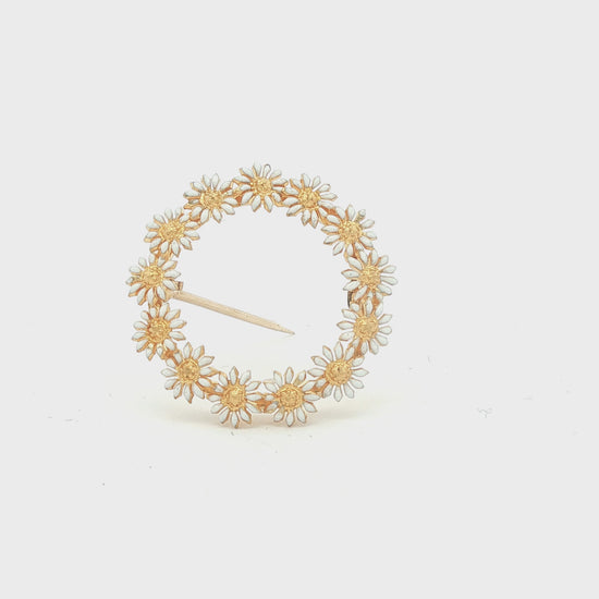 Mid Century 14k yellow gold Daisy Circle Pin