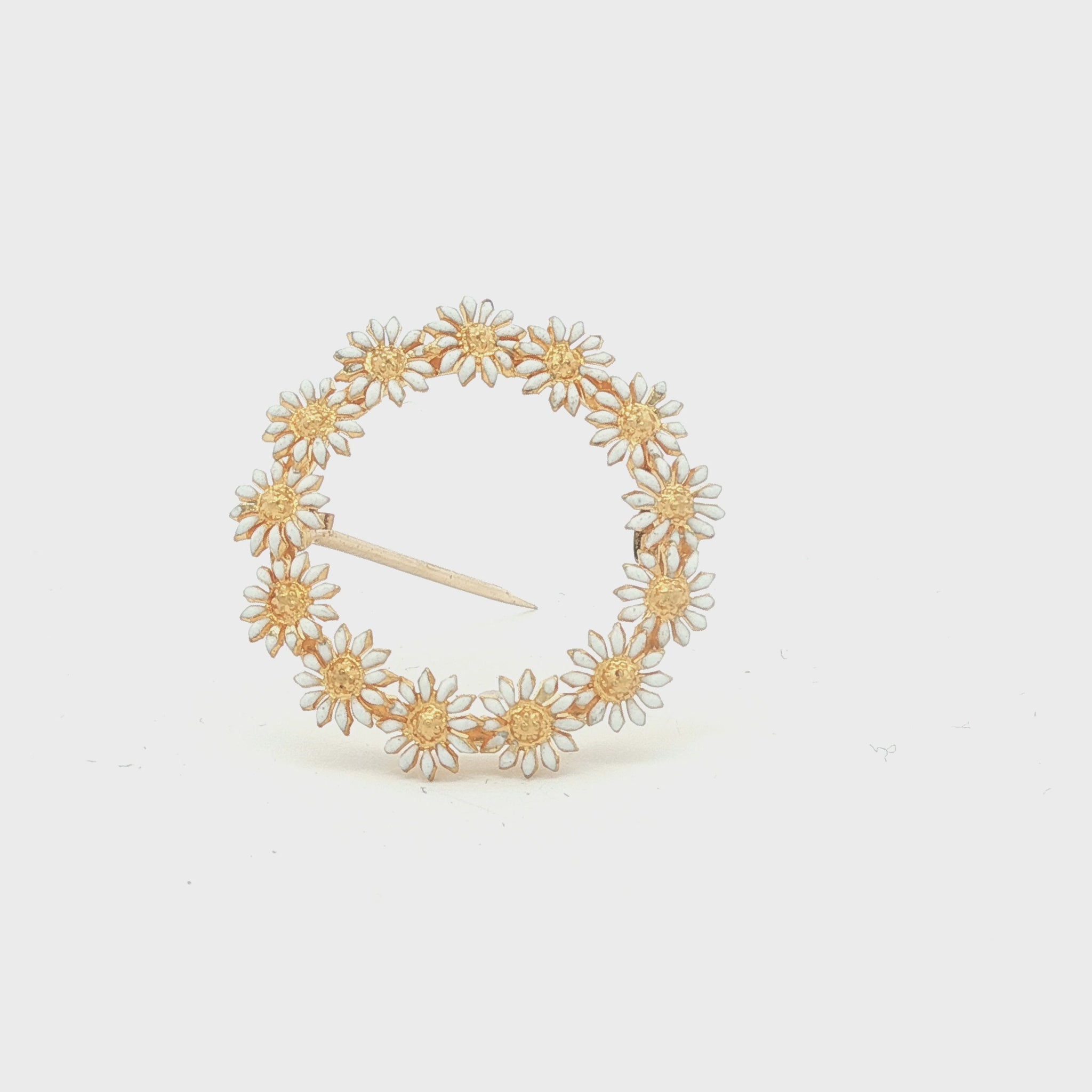 Mid Century 14k yellow gold Daisy Circle Pin