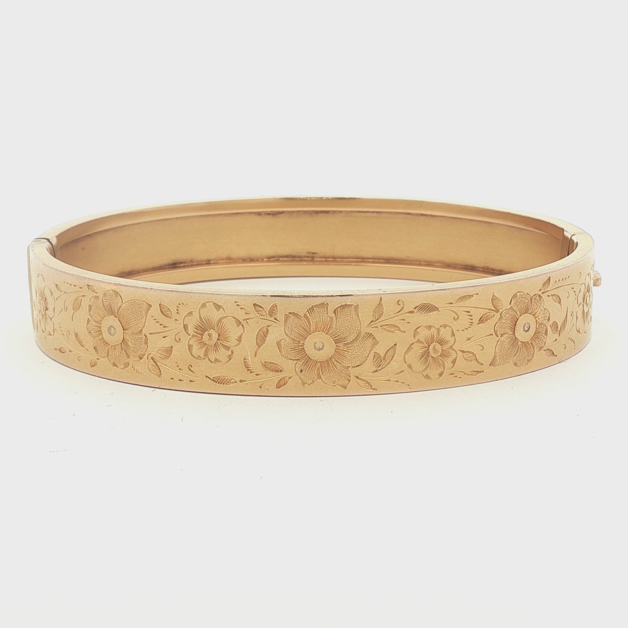 Vintage 14k yellow gold 10.5mm Wide Hand Engraved Hinged Bracelet